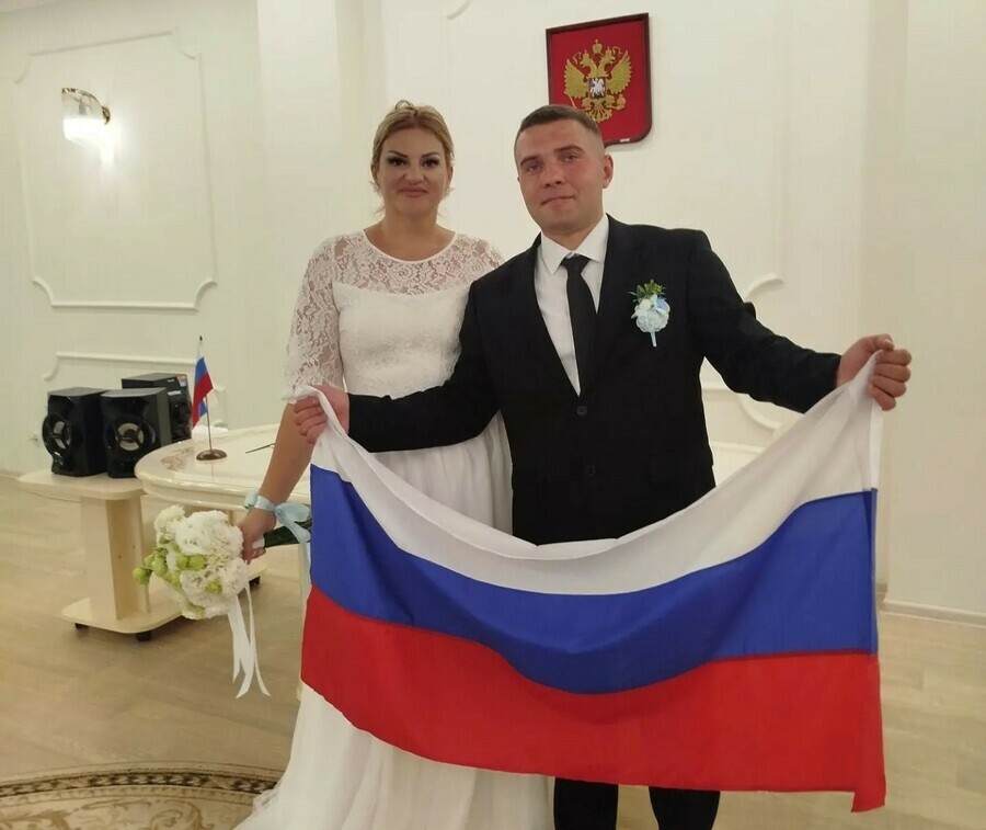 Горько под триколором 68 пар в Приамурье создали семьи в День флага
