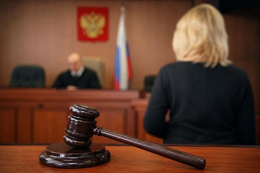 В Белогорске женщина бросила бокал в посетительницу кафе