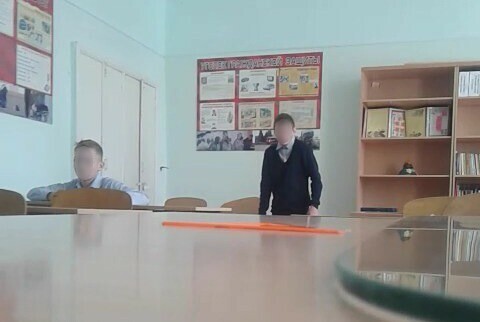 Учителя в чьем классе ребенок кидал стул просят отстранить от работы