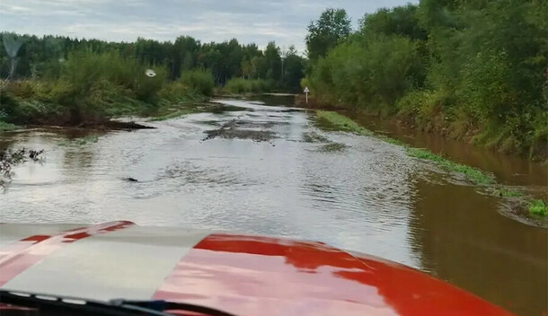 В Амурской области снова ухудшается обстановка вода вышла на дорогу