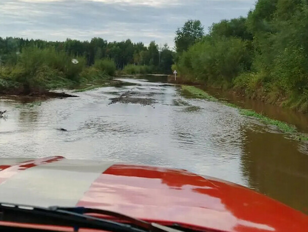 В Амурской области снова ухудшается обстановка вода вышла на дорогу