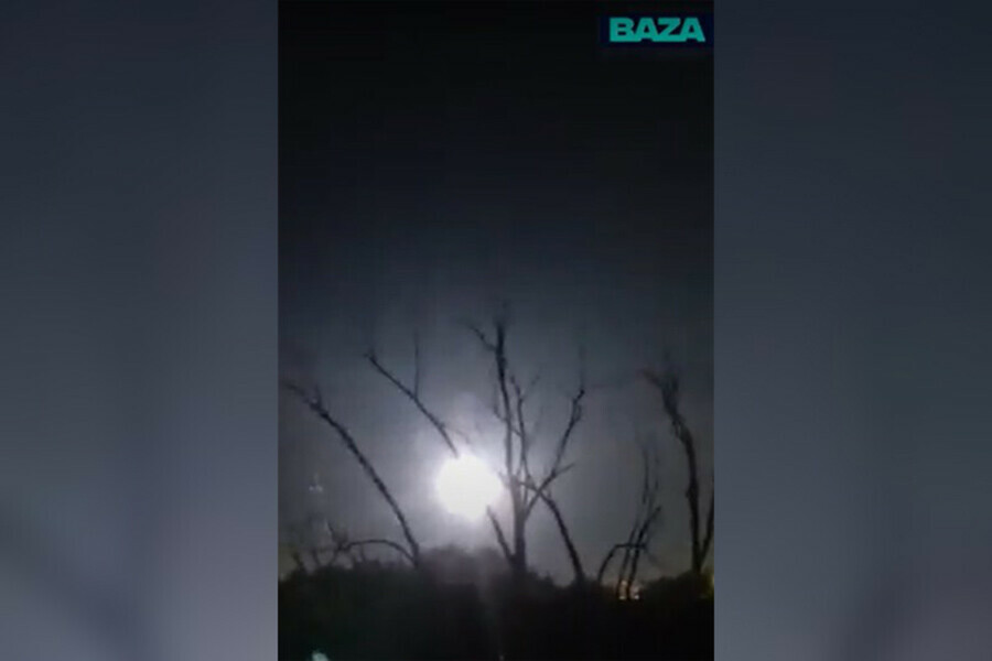 В российский город прилетели пришельцы на большом светящемся шаре видео