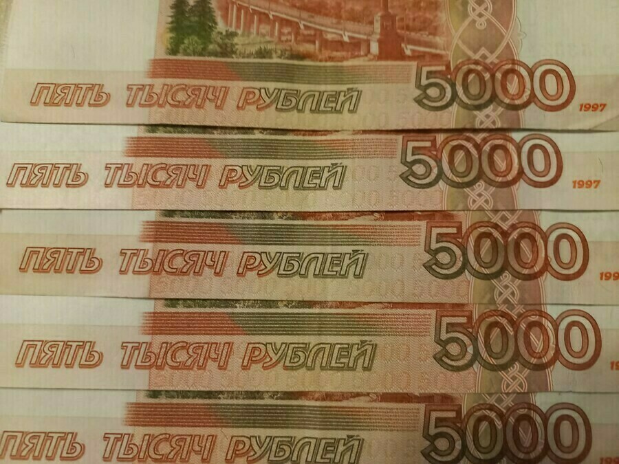 Россияне забирают деньги с банковских счетов