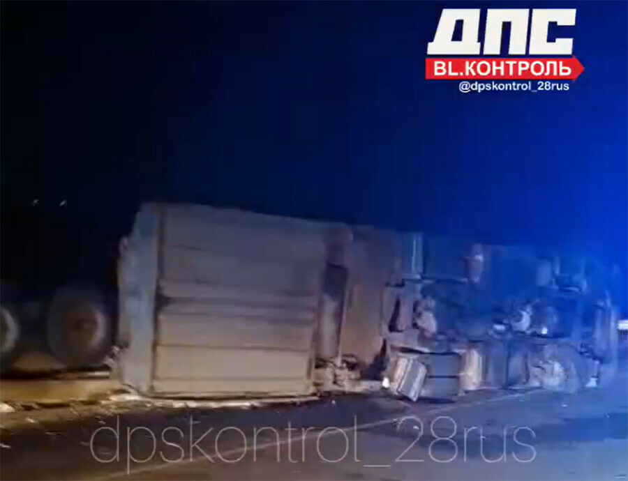 Соцсети фура перевернулась недалеко от Благовещенска Погиб водитель видео