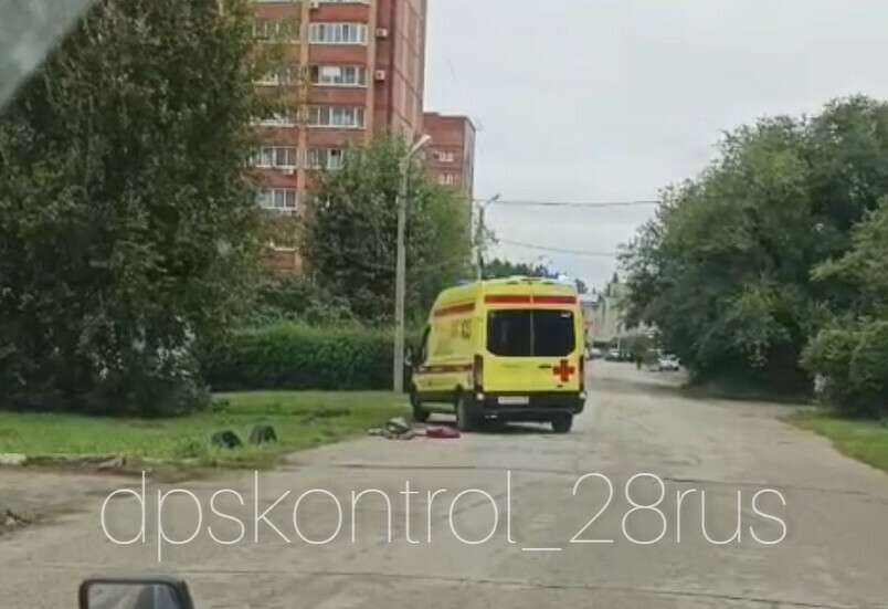 На дороге в Благовещенске нашли тело человека