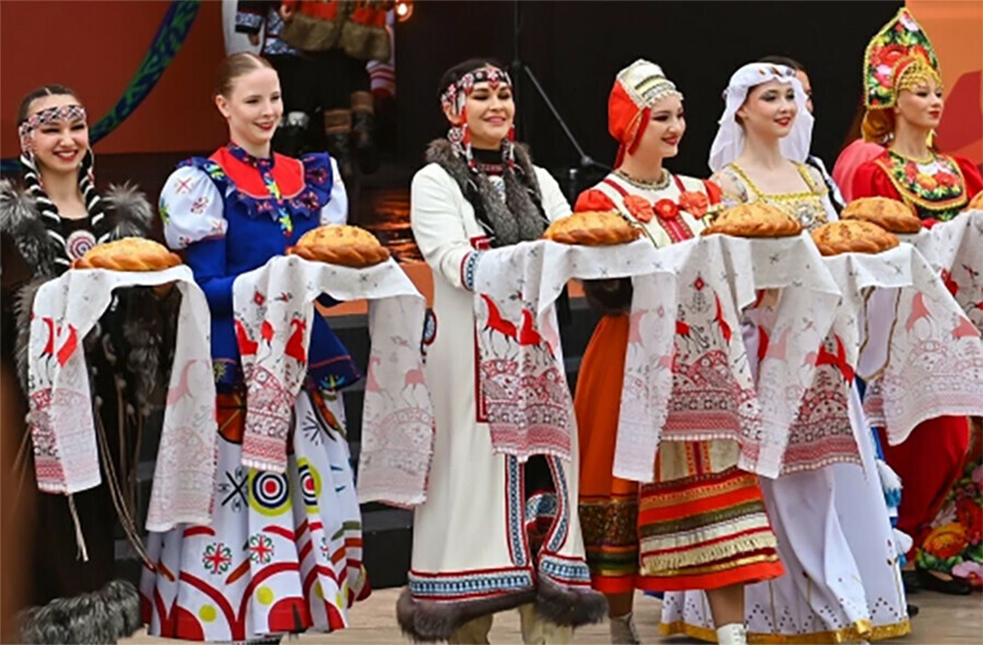 Во Владивостоке гостей ВЭФ кормят гастрономическими изысками по особой цене