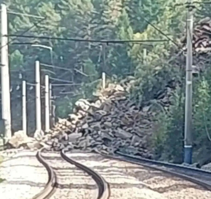 В Забайкалье изза обвала скалы на Транссибе задержано четыре поезда