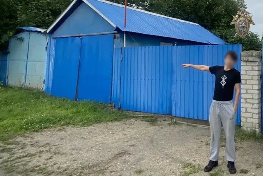 Двое подростков угнали автомобиль из гаража в Амурской области