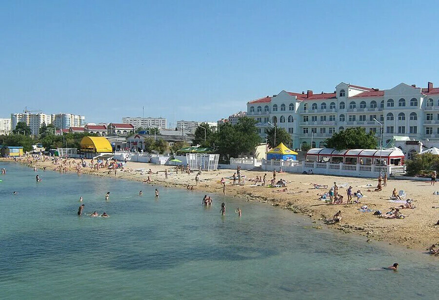 Пляж Севастополя атакуют ВСУ Пострадала женщина
