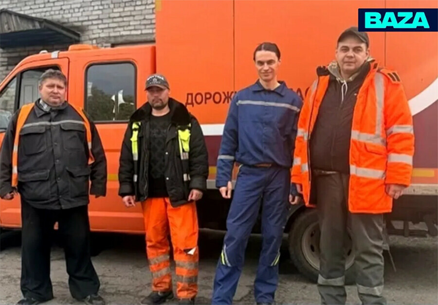 Дорожные рабочие спасли девочку из горящей квартиры прыгнувшую из окна