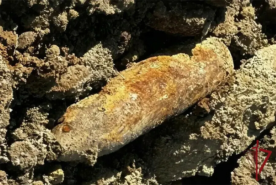 На дороге в Амурской области нашли снаряд