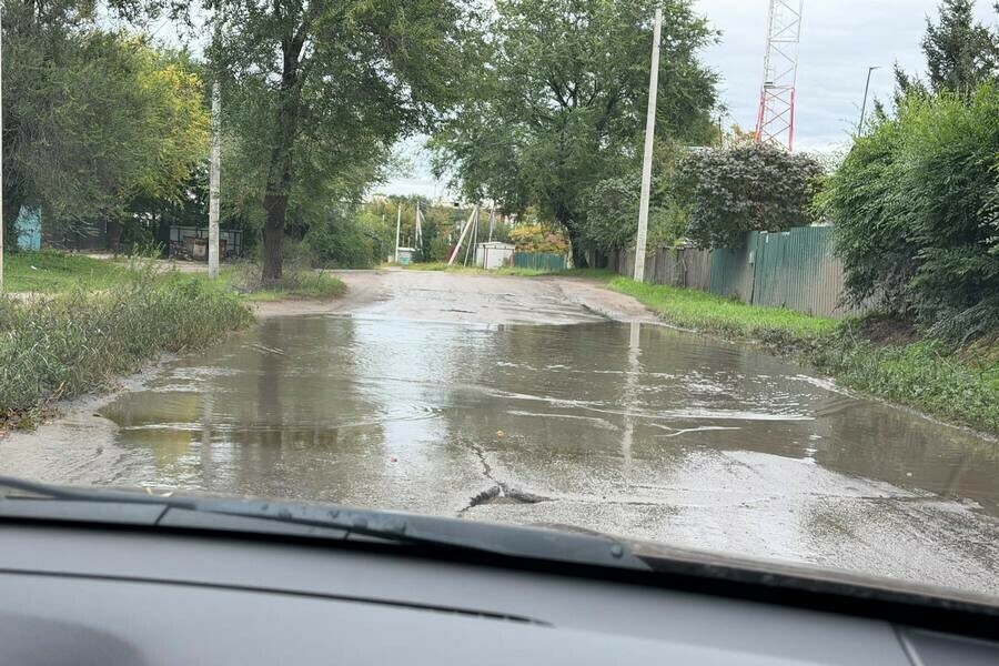 Жители Благовещенска показали разбитые дороги ремонт до которых так и не дошел в августе фото