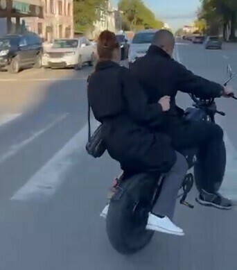 У меня условный срок еду отмечаться в Благовещенске пара на мопеде помяла легковушку и сбежала с места ДТП фото видео
