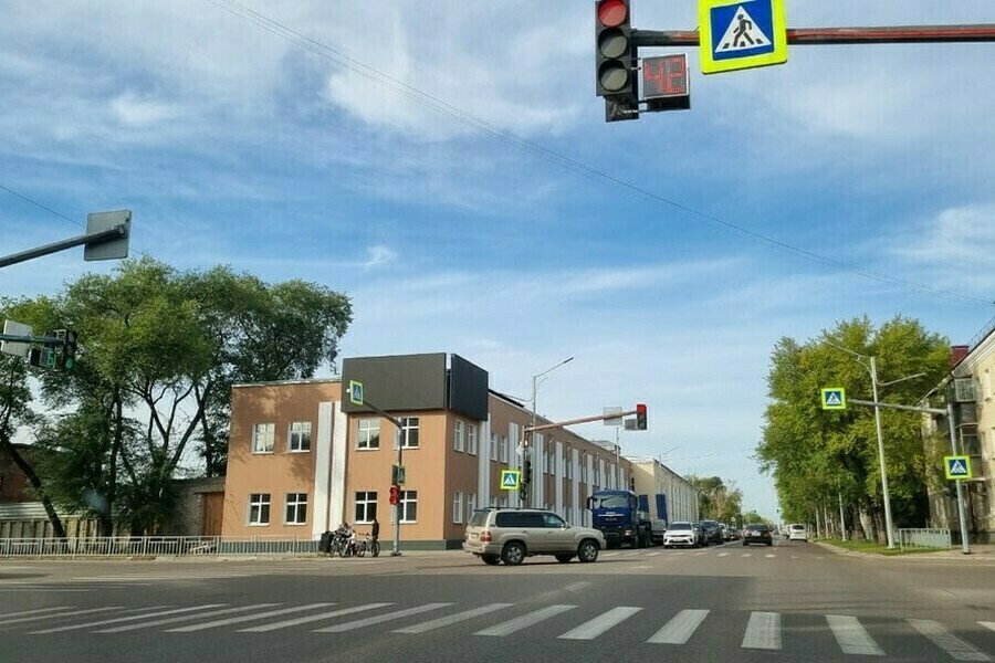 Фасад здания автоколонны в Благовещенске снова будут ремонтировать Администрация назвала причину
