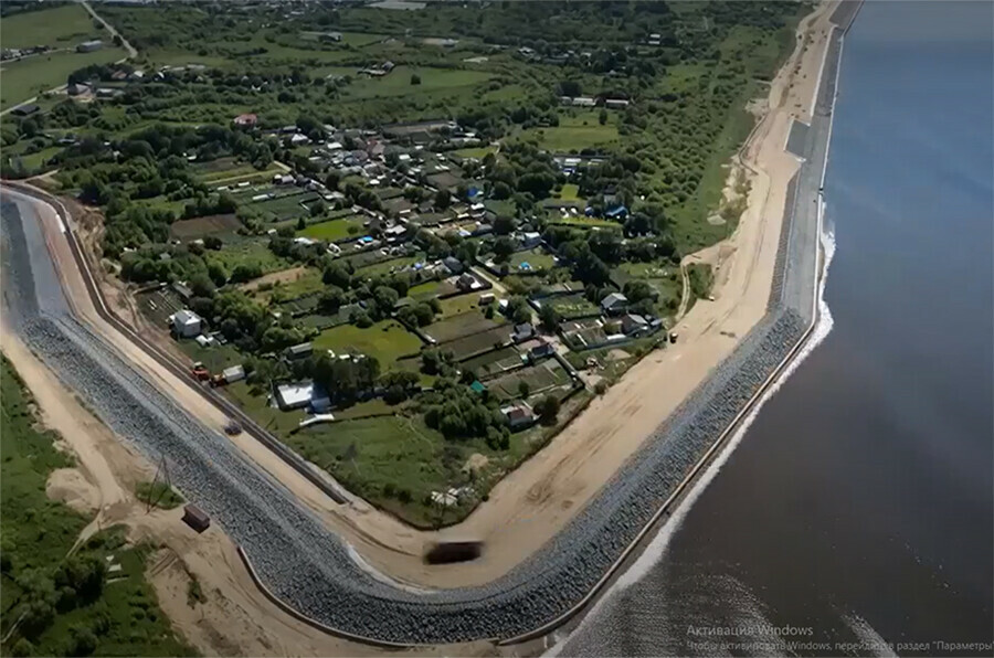 Возведение дамбы в Амурской области завершат раньше срока видео