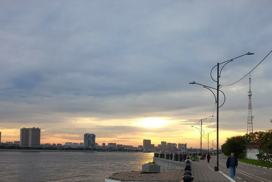 Горожан призывают к осторожности в Благовещенске вводят режим повышенной готовности а по области  штормовое