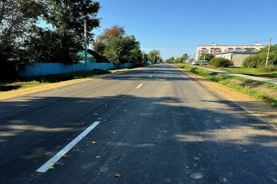 Более километра новой асфальтированной улицы открыли в Тамбовке фото