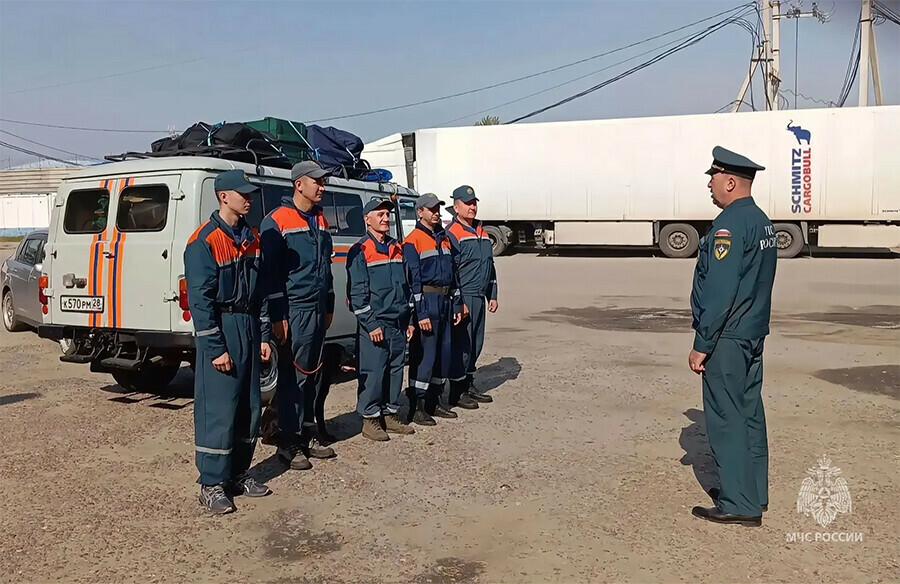 На водоеме в Амурской области спасатели ищут рыбаков 