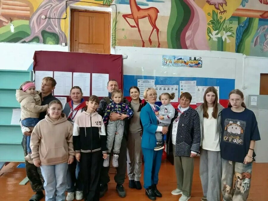 262 тысячи бюллетеней уже в урнах в Приамурье подсчитали явку к полудню последнего дня голосования