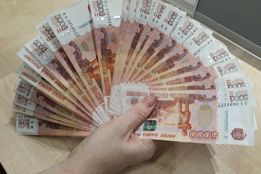В Приамурье сын обокрал отца и потратил деньги на развлечения