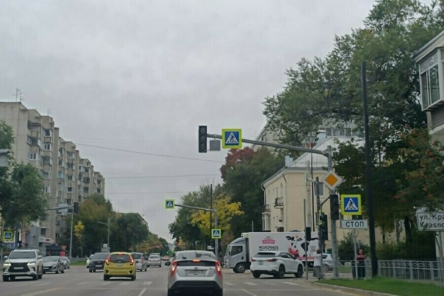 Третий день на оживленном участке Благовещенска с перебоями работают светофоры 