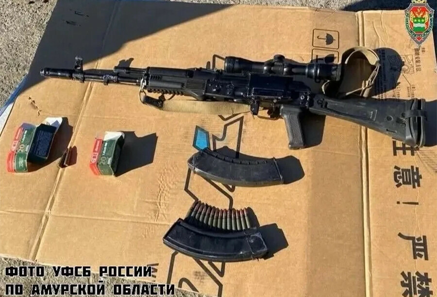 Опасную находку сделал житель Зеи на берегу реки и присвоил ее