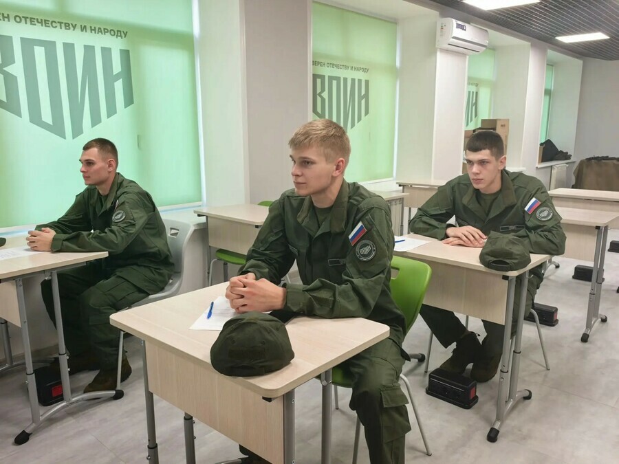 В амурском филиале центра ВОИН стартовали занятия школьников учат метко стрелять и оказывать первую помощь