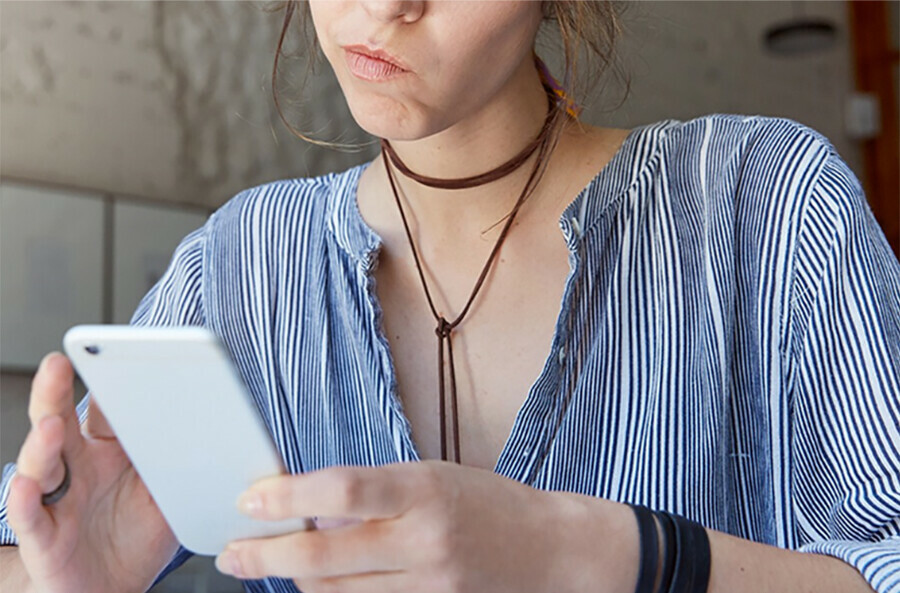 Работница благовещенского кафе унизила честь коллег в чате