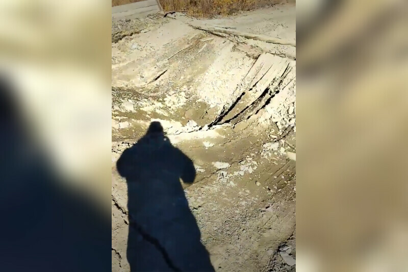 На трассе в Амурской области провалился мост видео