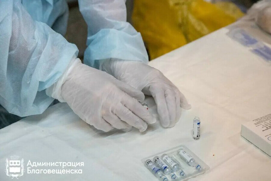 В Благовещенске усилен дезинфекционный режим родителей призывают привить детей