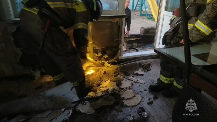 Пожар в частном двухэтажном доме произошел в Благовещенске видео