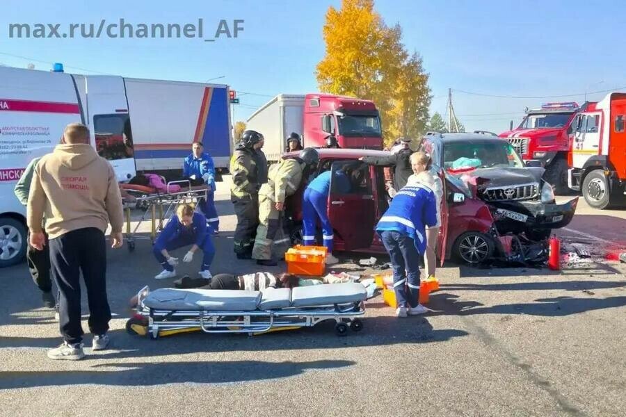 Людей доставали с помощью спасателей на подъезде к Благовещенску произошло жесткое ДТП фото видео