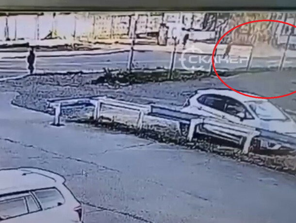 Момент ДТП в Сковородине в котором погибли мотоциклист и пешеход попал на видео кадры 18