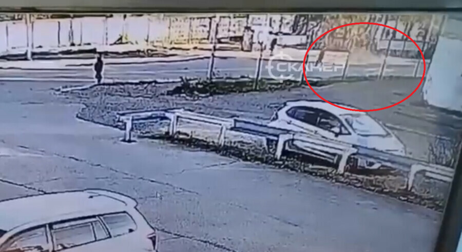 Момент ДТП в Сковородине в котором погибли мотоциклист и пешеход попал на видео кадры 18
