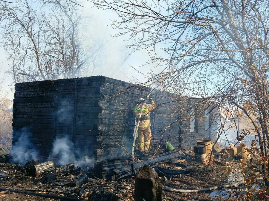 Тело мужчины нашли после пожара в амурском селе