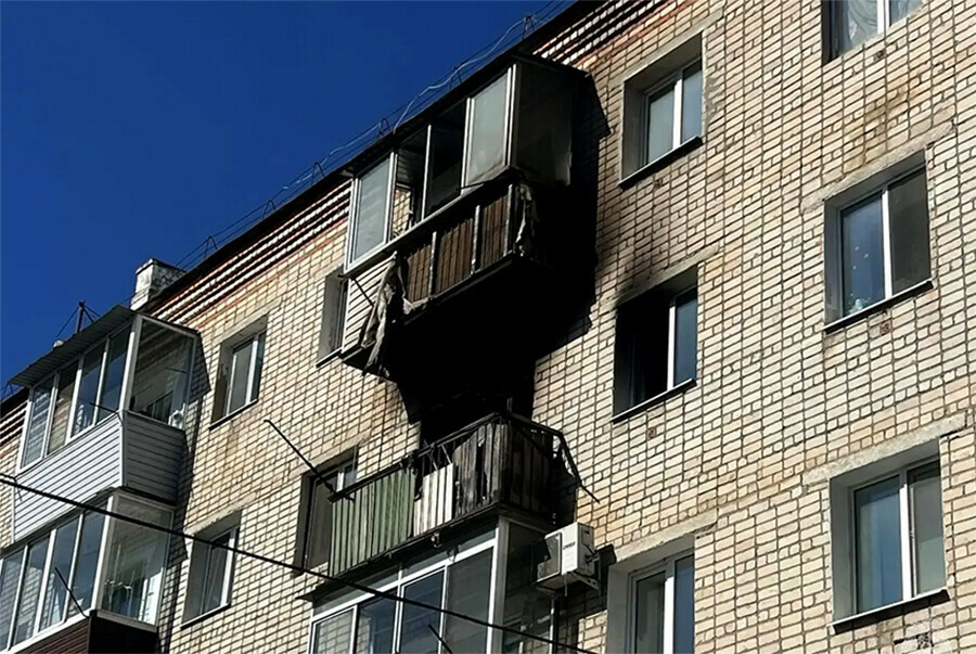 Трех человек спасли пожарные в Свободном фото