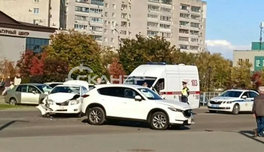 Работает скорая иномарки разбились в микрорайоне Благовещенска