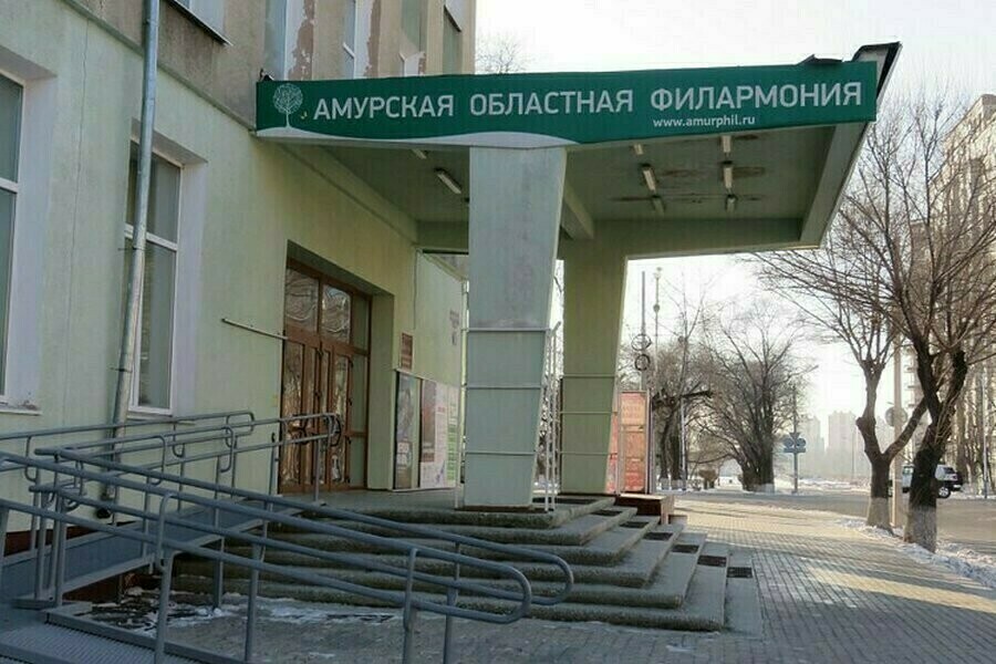 Прожекторы генератор тумана занавес современное оборудование на годы вперед получила Амурская филармония