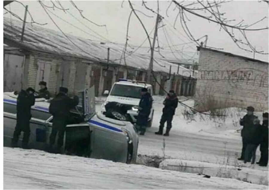 В Новобурейском Амурской области машина полиции опрокинулась в канаву