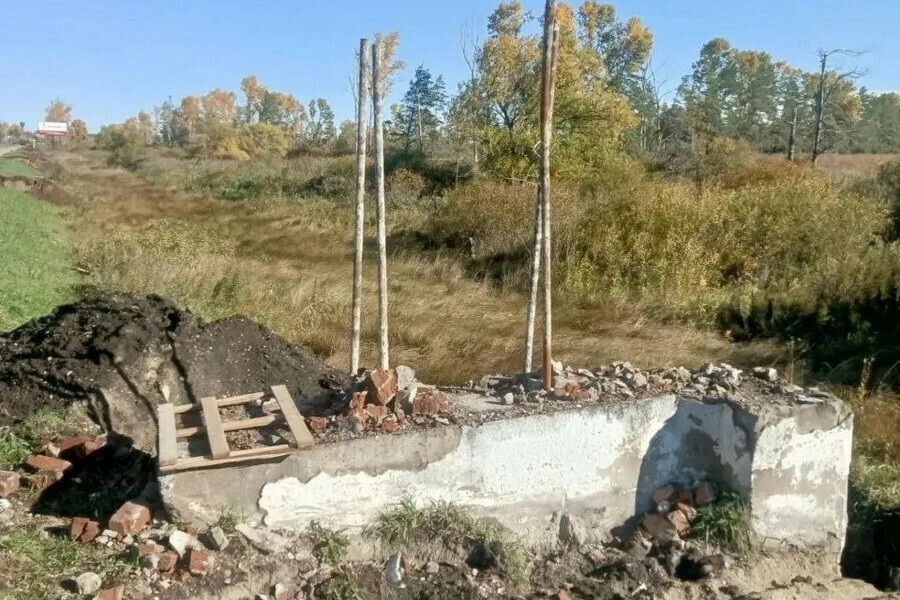 Монументальные символы эпохи исчезли на въезде в Белогорск Вернут ли их на место фото 