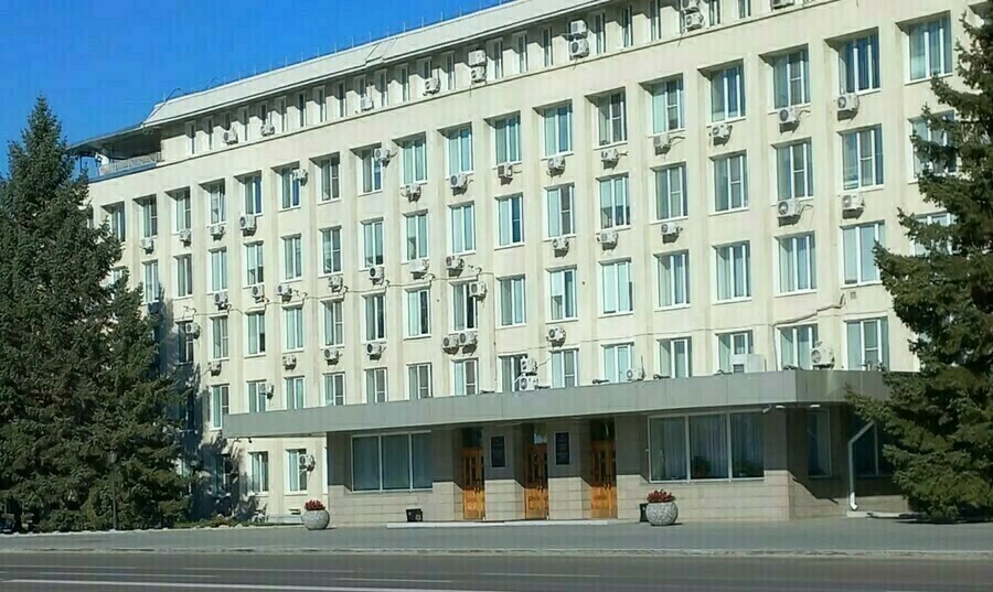 От мандата депутата Амурского заксобрания отказались 3 человека  губернатор депутат Госдумы и лидер партии Кому передали вакантные мандаты 