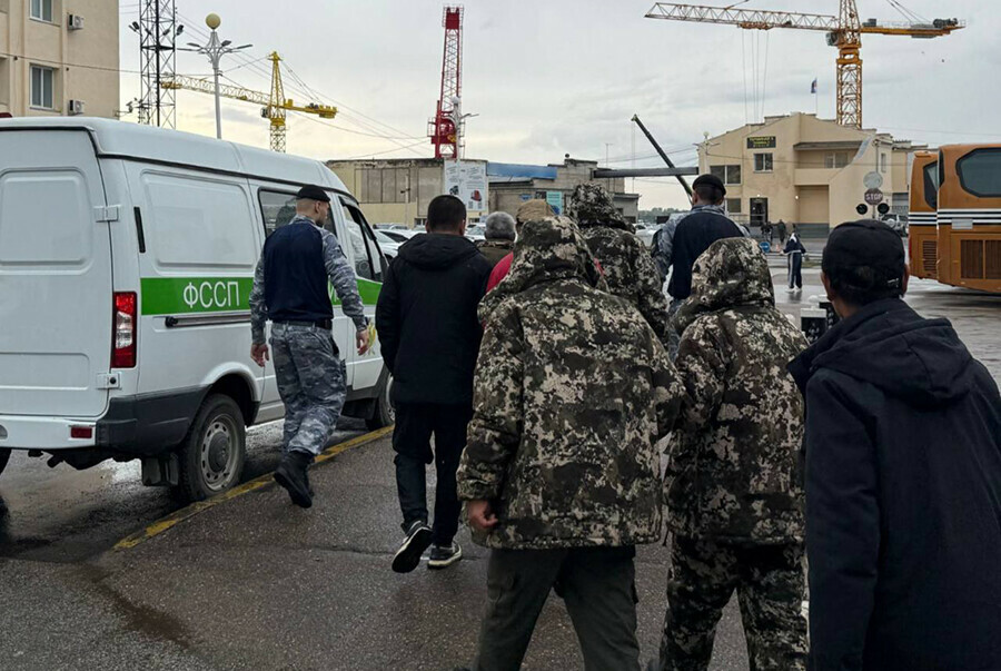 20 граждан Китая работавших на золотодобыче в Приамурье выдворили из России