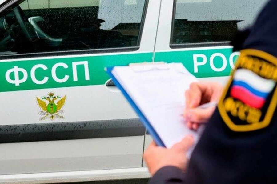 Амурчанка с детьми вселилась в дом бывшего мужа в сопровождении приставов