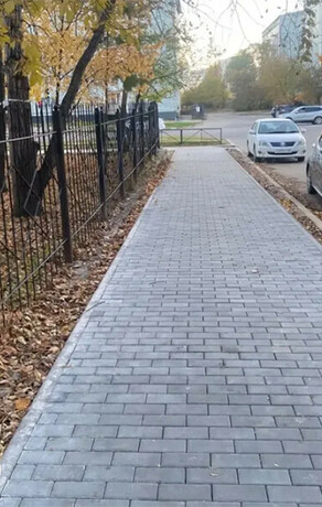 Обновлен тротуар около благовещенской школы  16