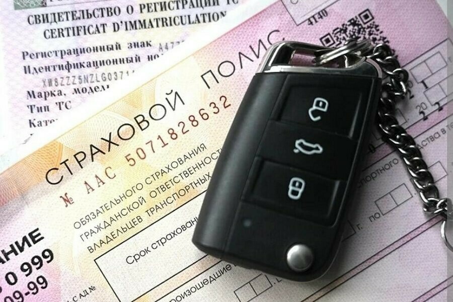У экссотрудников ГАИ в Приамурье конфисковали машину и деньги за автоподставы на 650 тысяч рублей