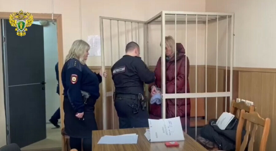 В Приморье суд назначил 15 лет колонии чиновнице за день до истечения срока давности дела