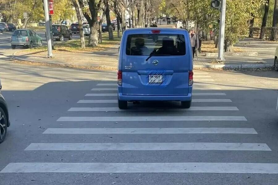 Мэрия Благовещенска показала как неоднозначно паркуются автомобилисты в городе фото