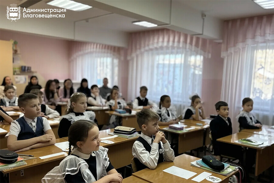 Спецуроки проведут заместители мэра в школах Благовещенска