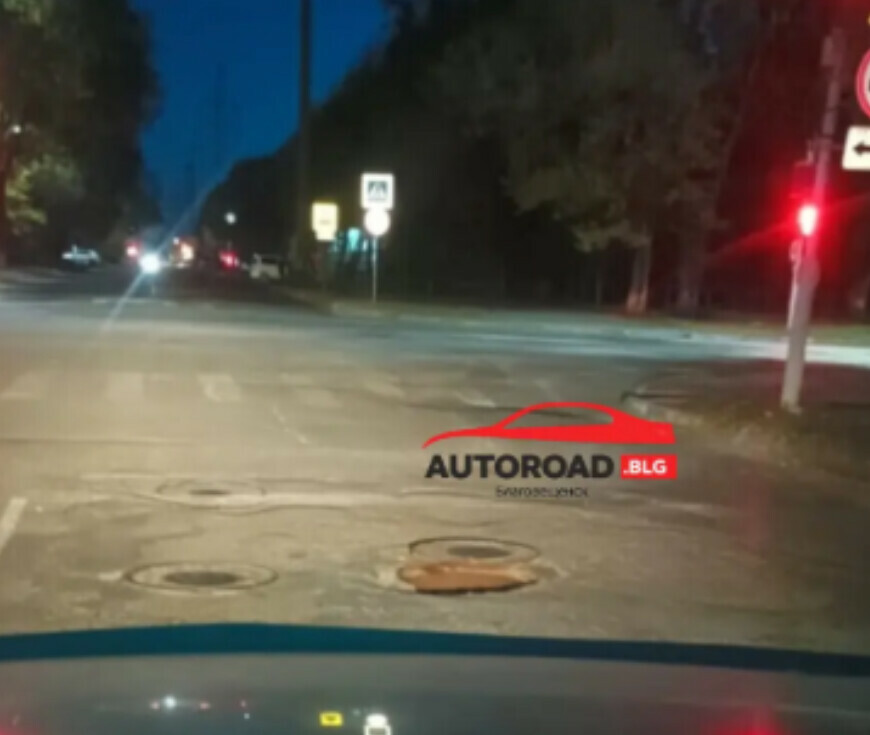 Водители предупреждают об открытом канализационном люке в центре Благовещенска 
