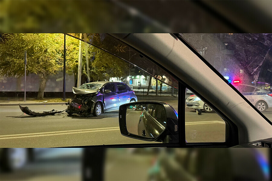 Два автомобиля не разъехались на улице Ленина в Благовещенске